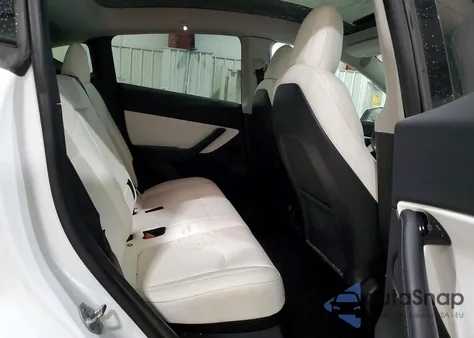 2021 Tesla Model Y z USA, uszkodzony, nr VIN 5YJYGDEE8MF100557